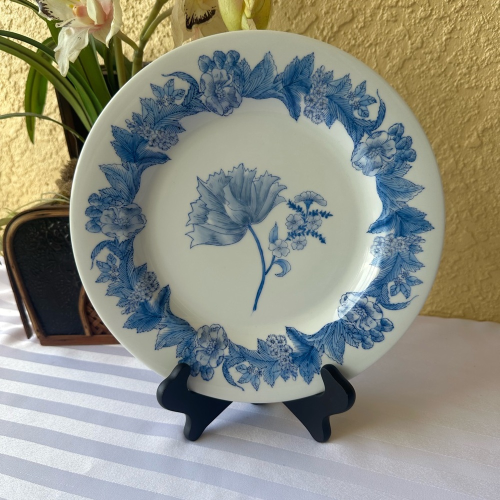 WINTERARTHUR blue floral collector plate